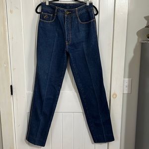Vintage Jordache dark wash straight leg blue jeans. Size 32 long. 30” inseam.